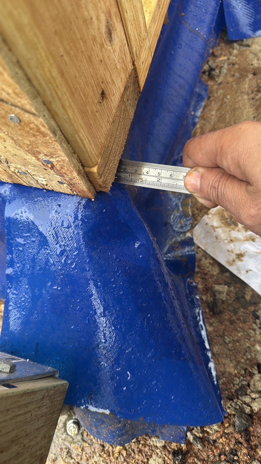Bottom plates hanging more than 10mm past the slab edge, reducing their bearing, Truganina
