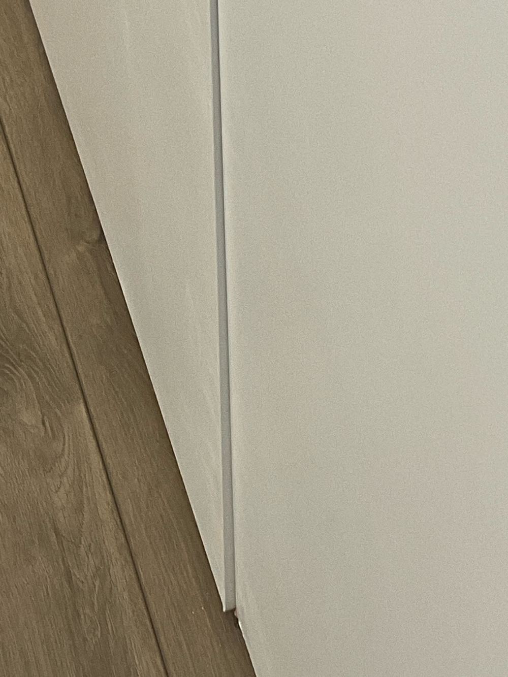 Door gap to frame outside the 2mm to 5mm range, so it needs adjusting, Truganina